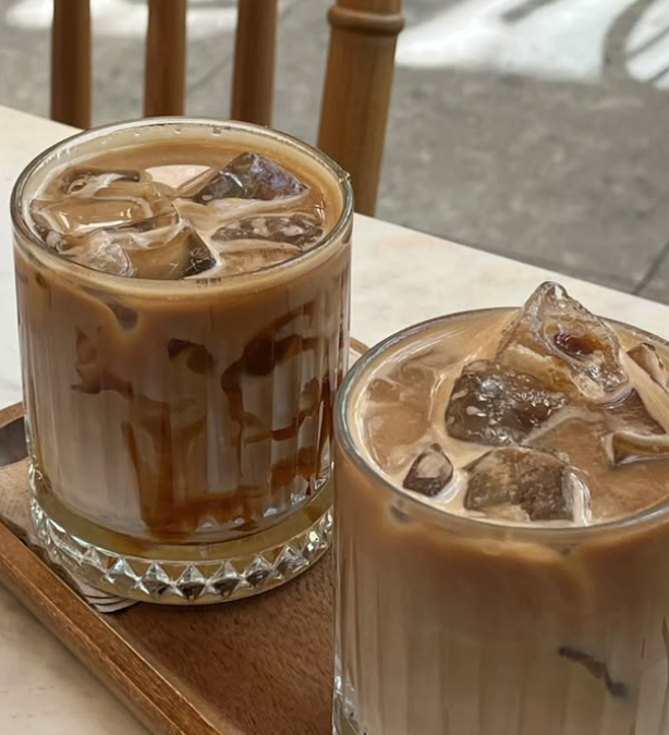 Glass Cup vs Plastic: Why Glass Cups Are Better Than Plastic for Iced Coffee (And Look More 10 times more Aesthetic).